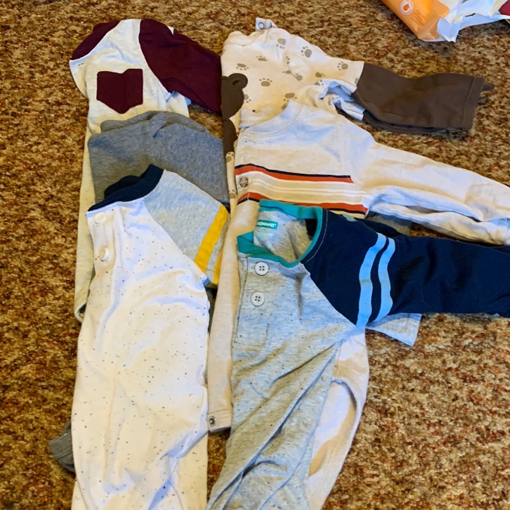 6 long sleeve onesies